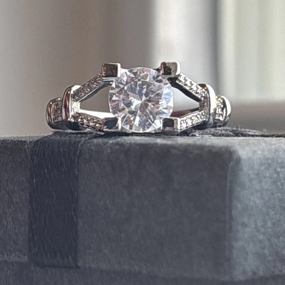 White Gold Plated Engagement Ring Split Shank CZ Statement Size 6 Luxury Look